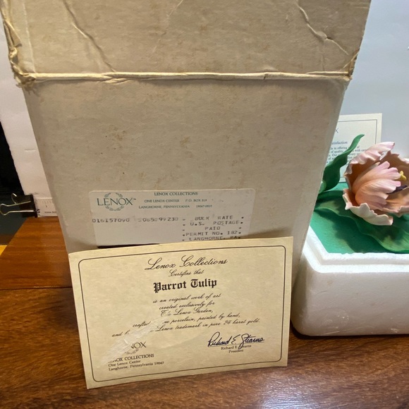 Lenox Parrot Tulip Porcelain Figurine - Retired - Picture 10 of 11